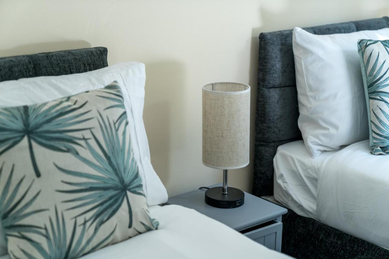 Redhill Surrey 2 Bedroom Pet Friendly Apartment By Sublime Stays Exterior photo
