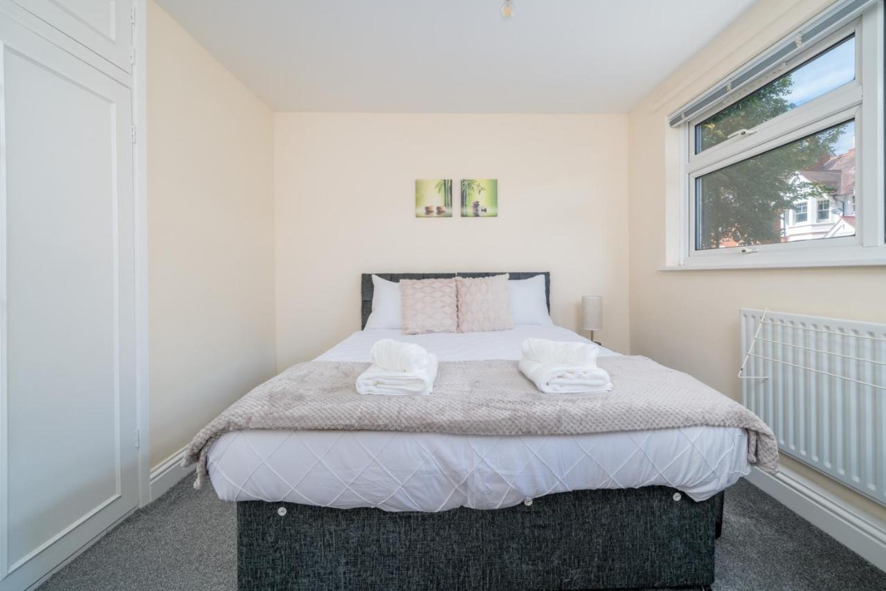 Redhill Surrey 2 Bedroom Pet Friendly Apartment By Sublime Stays Exterior photo